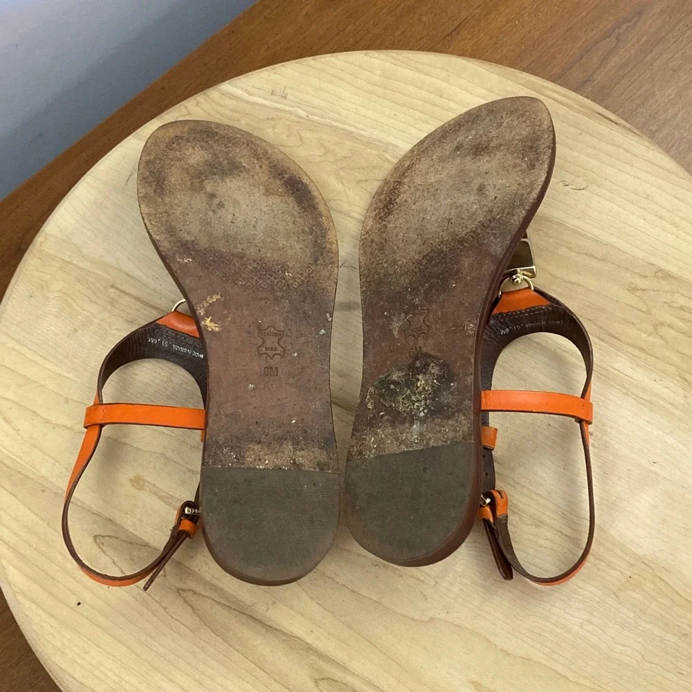 Tory Burch Padlock Orange Leather T-Strap Thong Flat Sandals Sz 6 M Gold-Tone